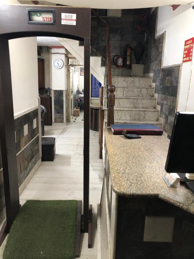 نيودلهي Hotel Yes Please Lodge المظهر الخارجي الصورة