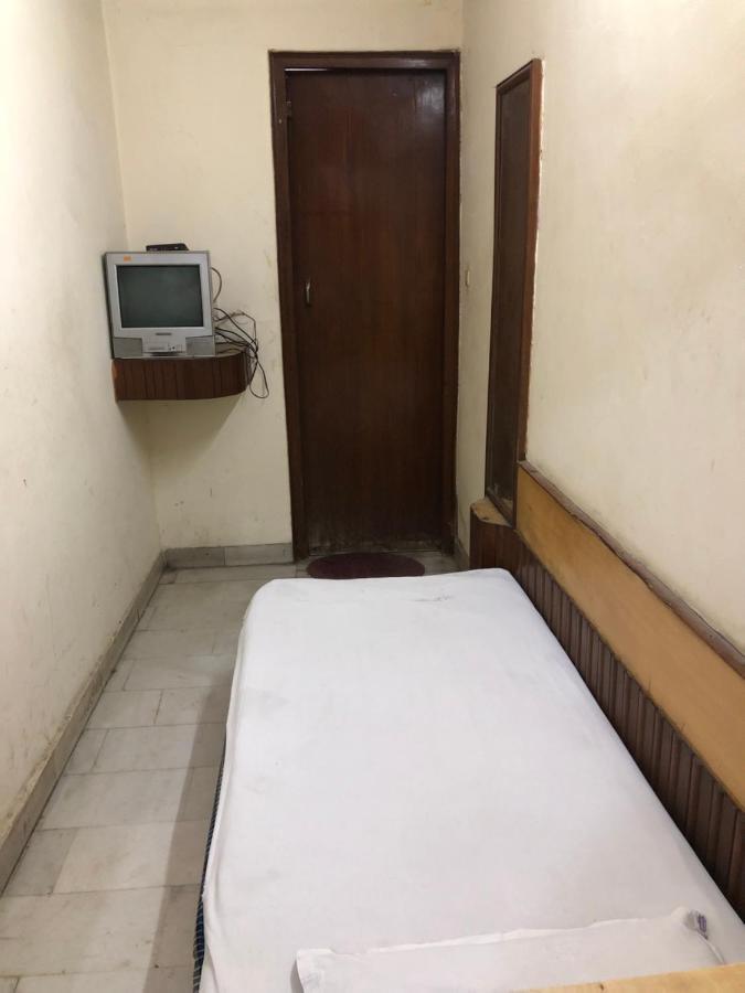 نيودلهي Hotel Yes Please Lodge المظهر الخارجي الصورة
