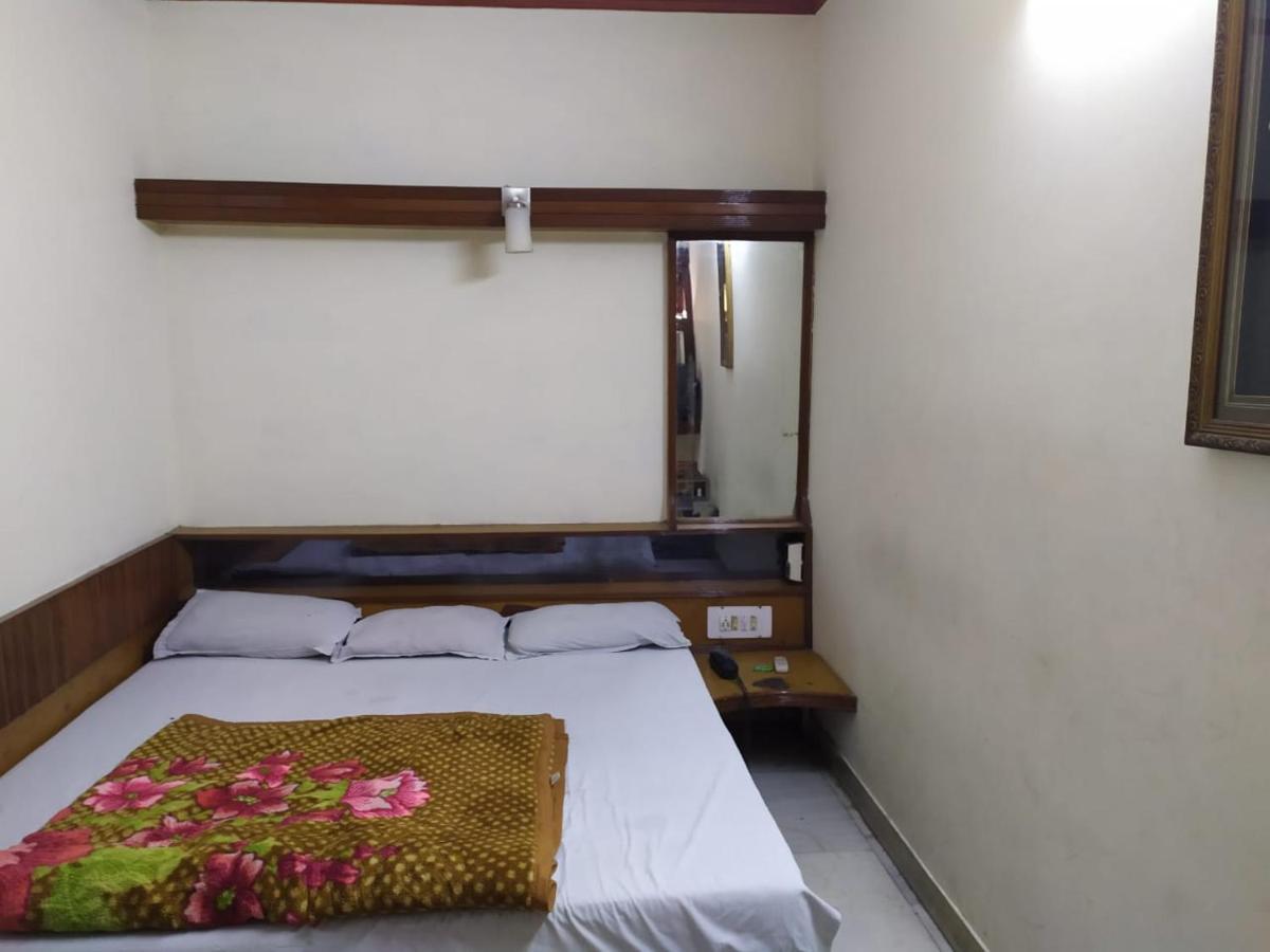 نيودلهي Hotel Yes Please Lodge المظهر الخارجي الصورة