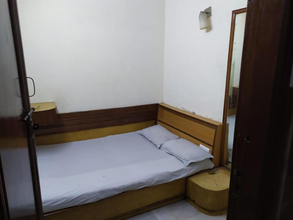 نيودلهي Hotel Yes Please Lodge المظهر الخارجي الصورة