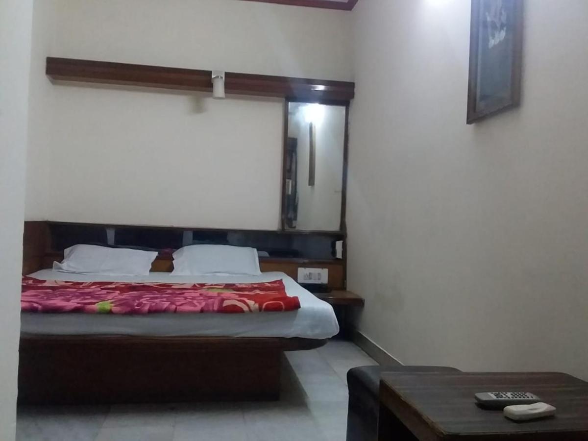 نيودلهي Hotel Yes Please Lodge المظهر الخارجي الصورة