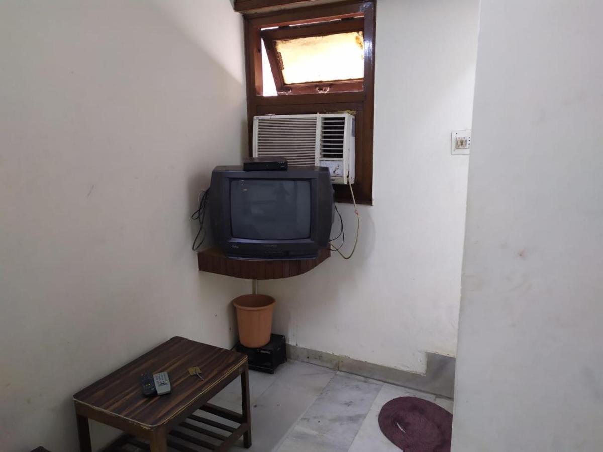 نيودلهي Hotel Yes Please Lodge المظهر الخارجي الصورة