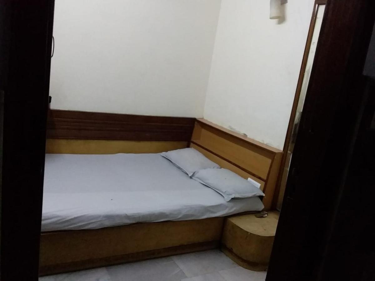 نيودلهي Hotel Yes Please Lodge المظهر الخارجي الصورة